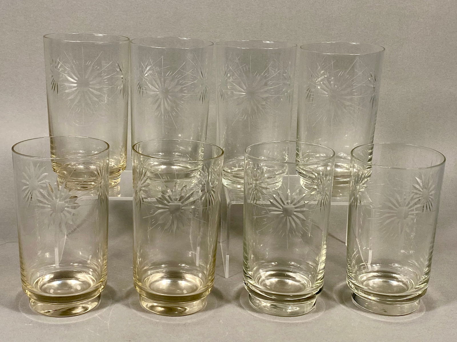 A Set of 8 Mid-Century Etched Starburst Drinking Glasses (1 of 4)