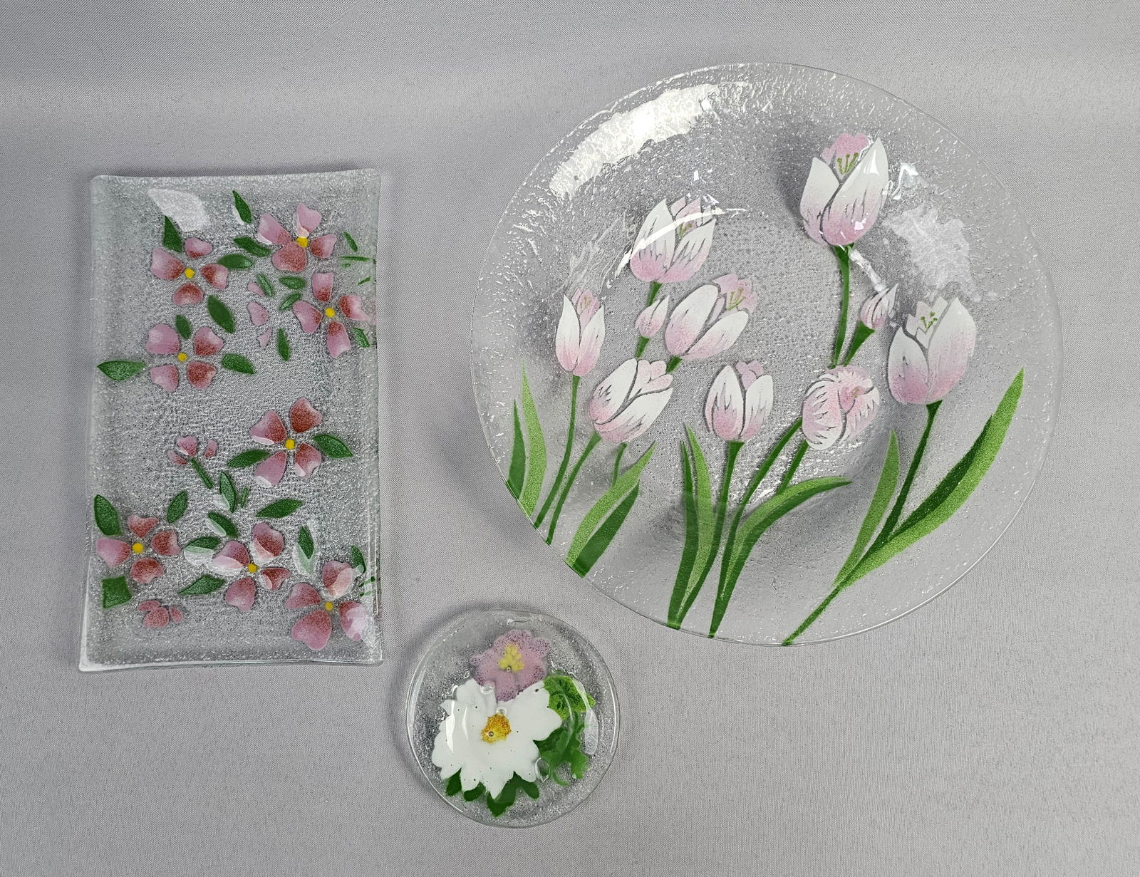 A Trio of Contemporary Fused Art Glass Tableware with Floral Motifs (1 of 10)