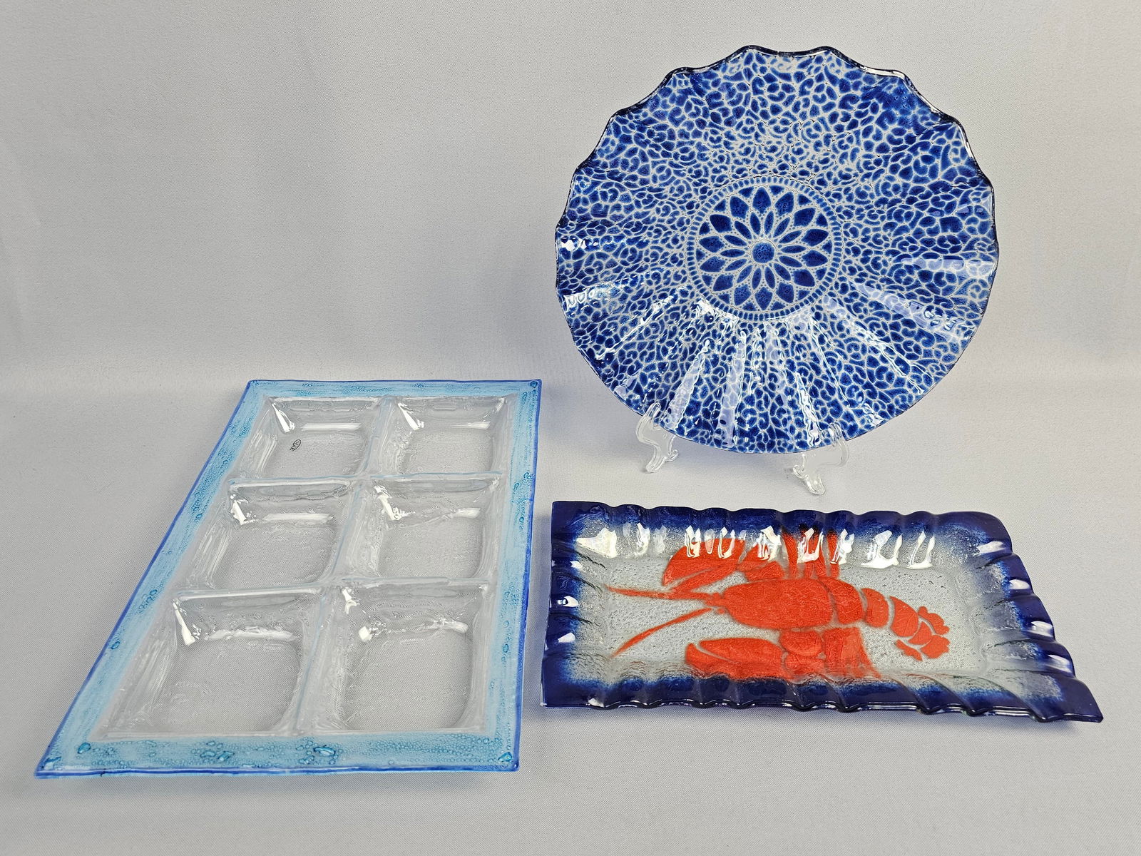 A Trio of Contemporary Fused Art Glass Trays and Dishes (1 of 12)