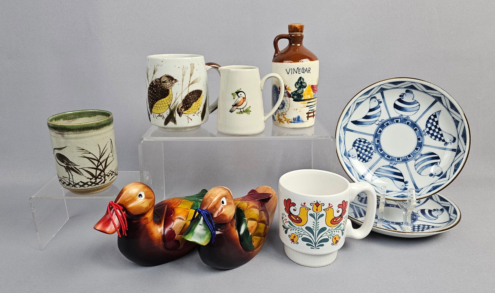 A Collection of Bird-Themed Decorative Ceramics and Wooden Items (1 of 17)