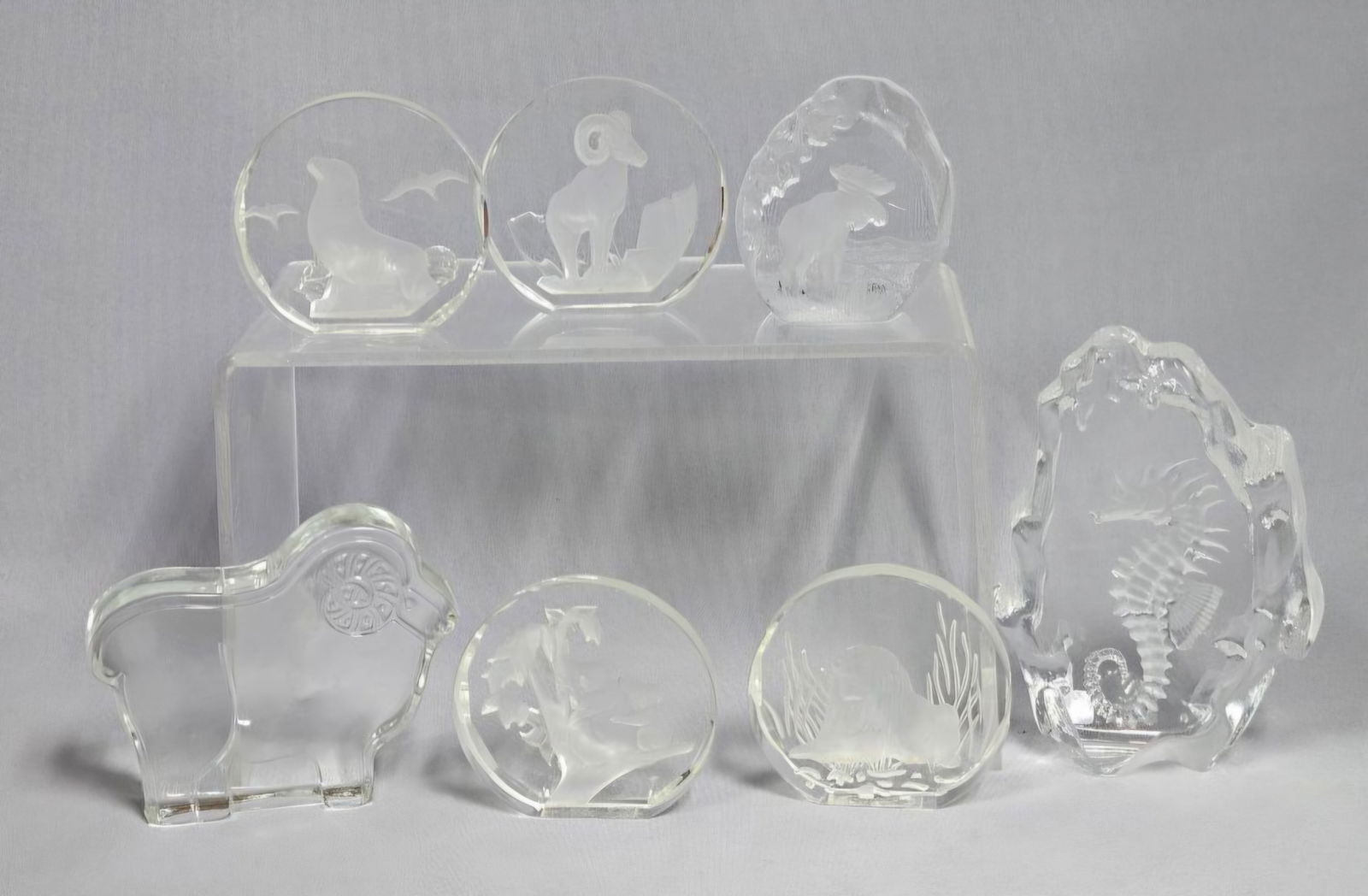 A Collection of Glass Pieces Inc Mats Jonasson and Danbury Mint Crystal Wildlife Sculptures (1 of 18)