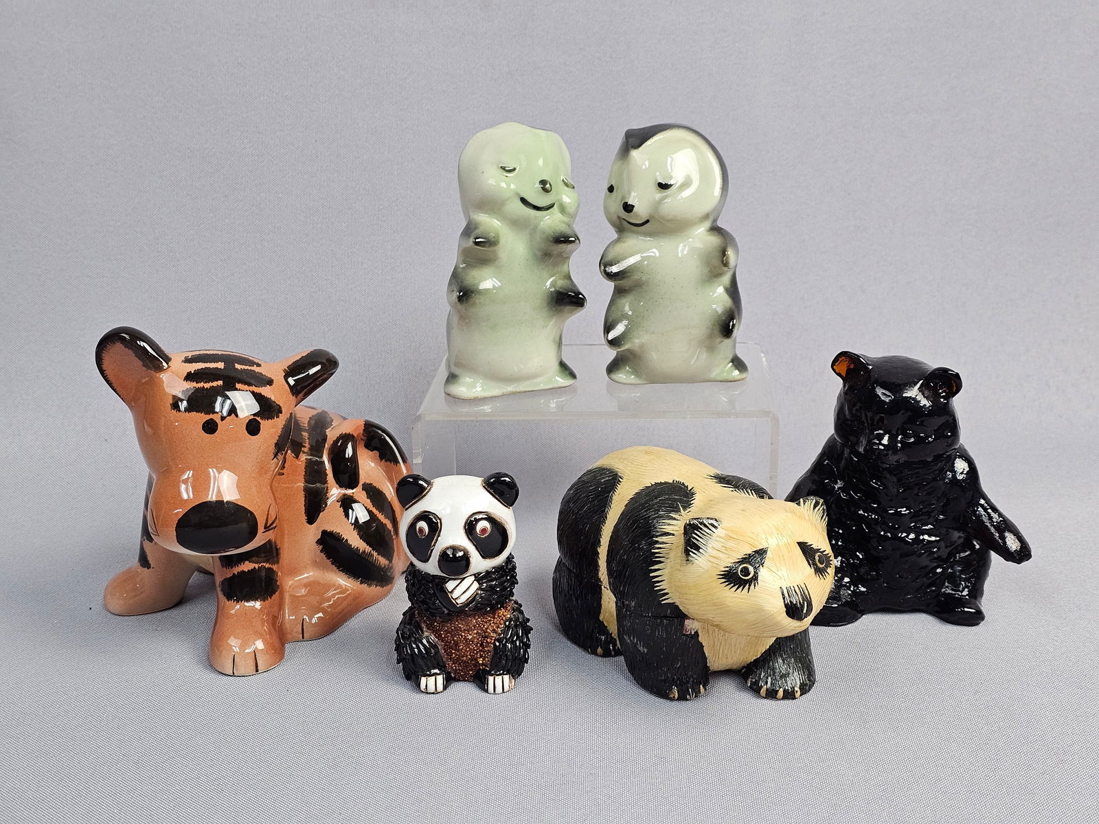 A Group of Animal Themed Collectible Figurines Inc Bendel Love Bug Salt and Pepper Shakers (1 of 20)