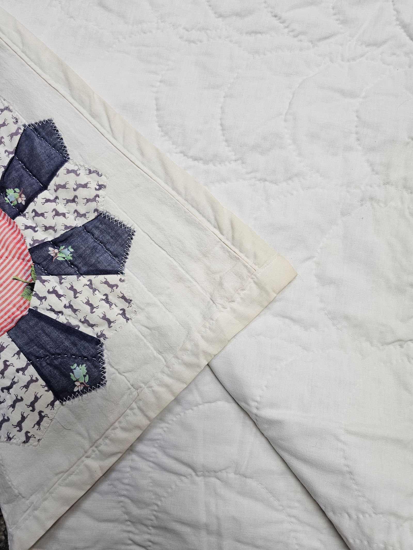 Vintage Dresden Plate Patchwork Quilt - 10