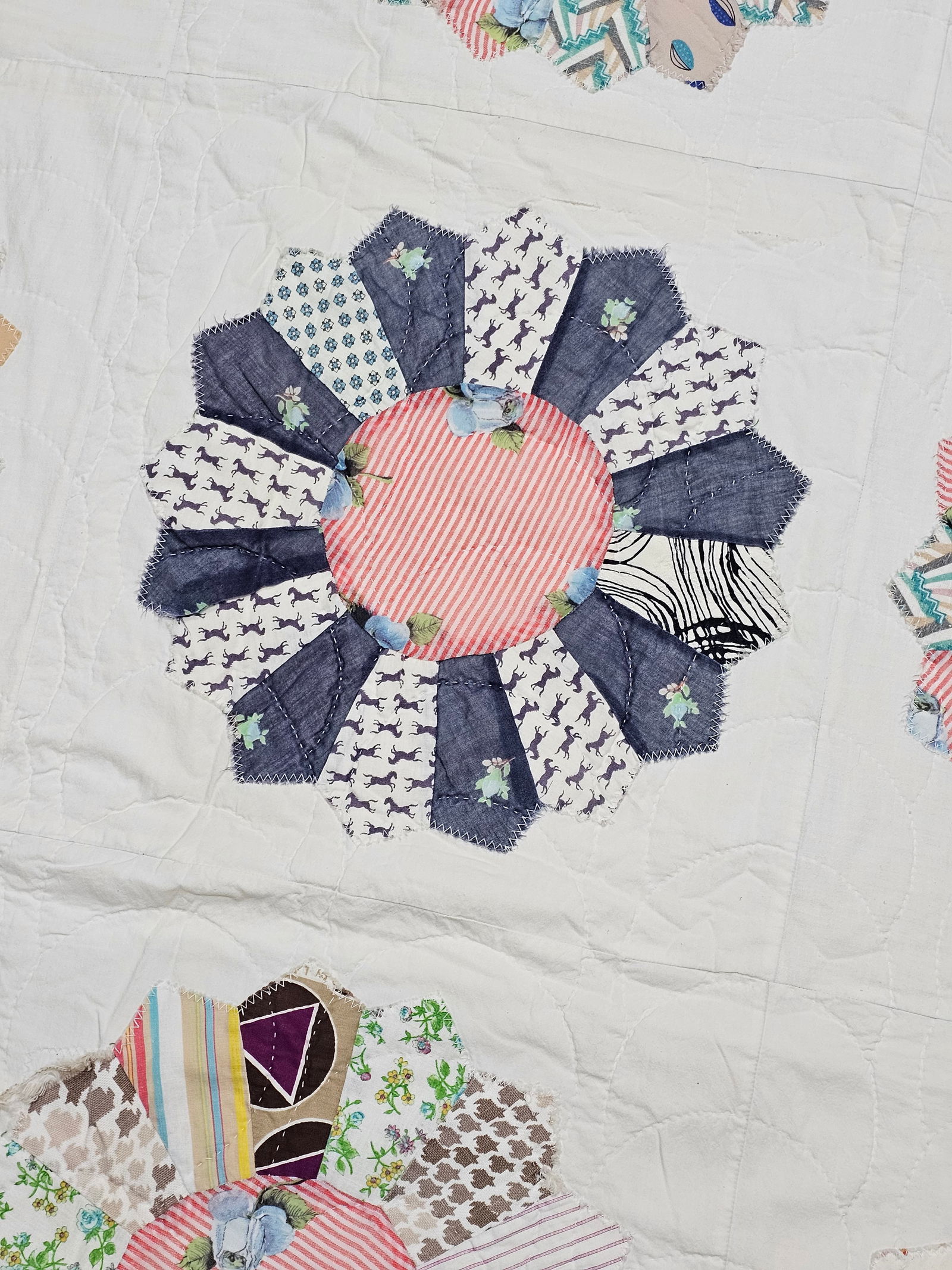 Vintage Dresden Plate Patchwork Quilt - 8