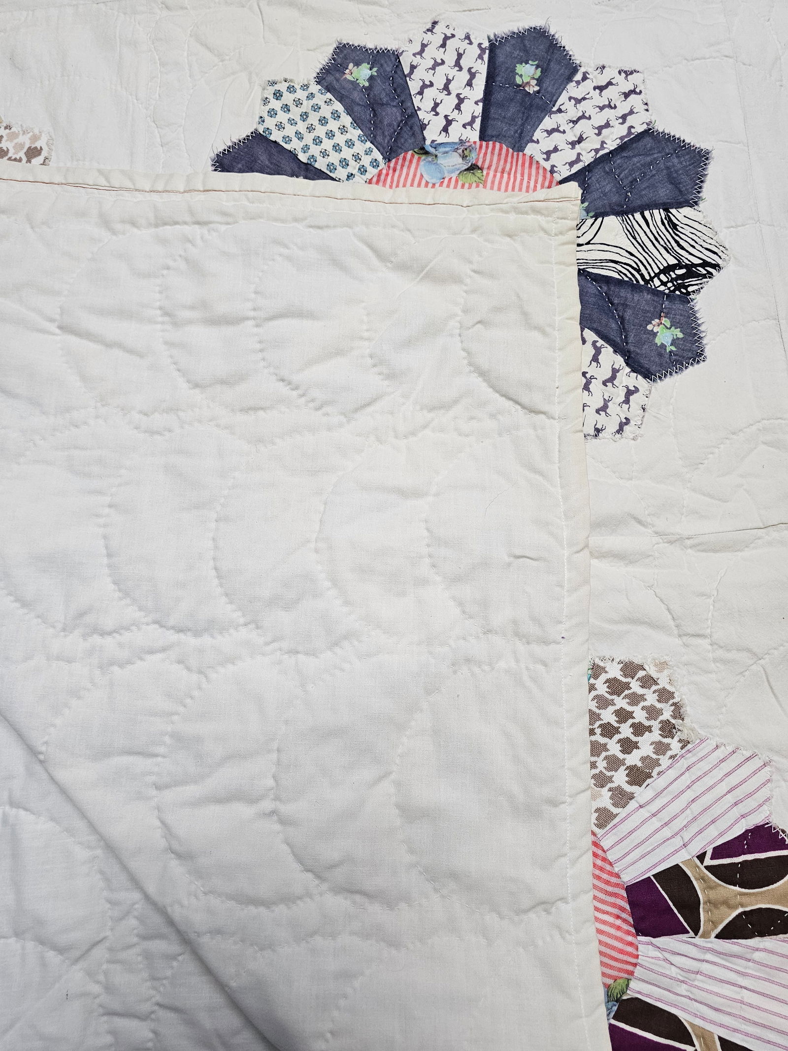 Vintage Dresden Plate Patchwork Quilt - 9