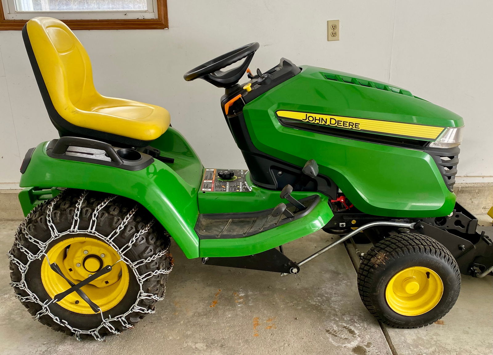 John Deere X580 Riding Lawn Tractor with 48-Inch Front Blade: Lot #10-20 are located and MUST be picked up in Eaton Rapids, MI on Tuesday, March 3rd, 2026. NO EXCEPTIONS This John Deere X580 riding lawn tractor is equipped with a 48-inch front-mounted snow