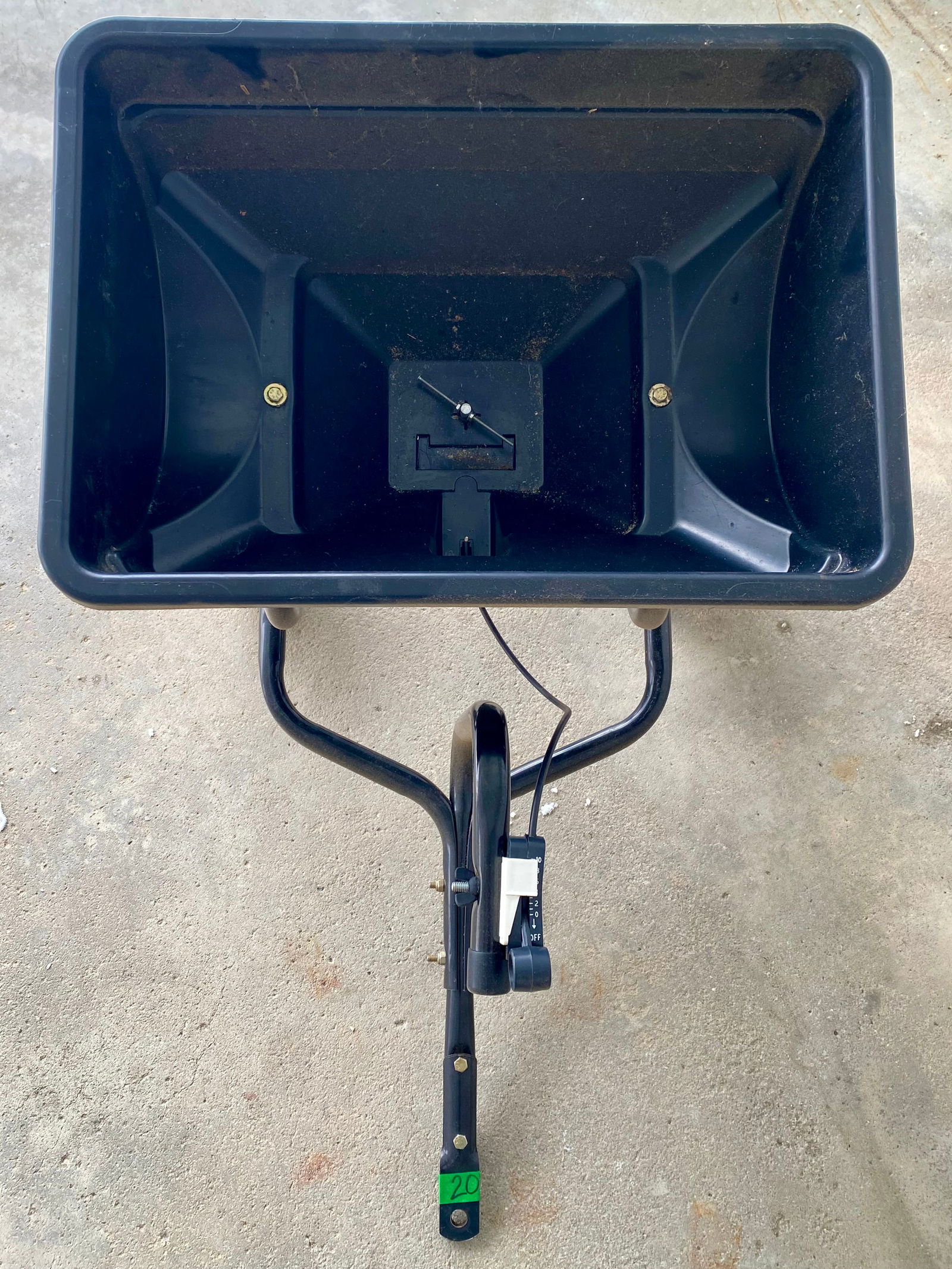 Agri-Fab Model 45-03153 Tow-Behind Broadcast Spreader: Lot #10-20 are located and MUST be picked up in Eaton Rapids, MI on Tuesday, March 3rd, 2026. NO EXCEPTIONS An Agri-Fab tow-behind broadcast spreader, model number 45-03153, designed for lawn