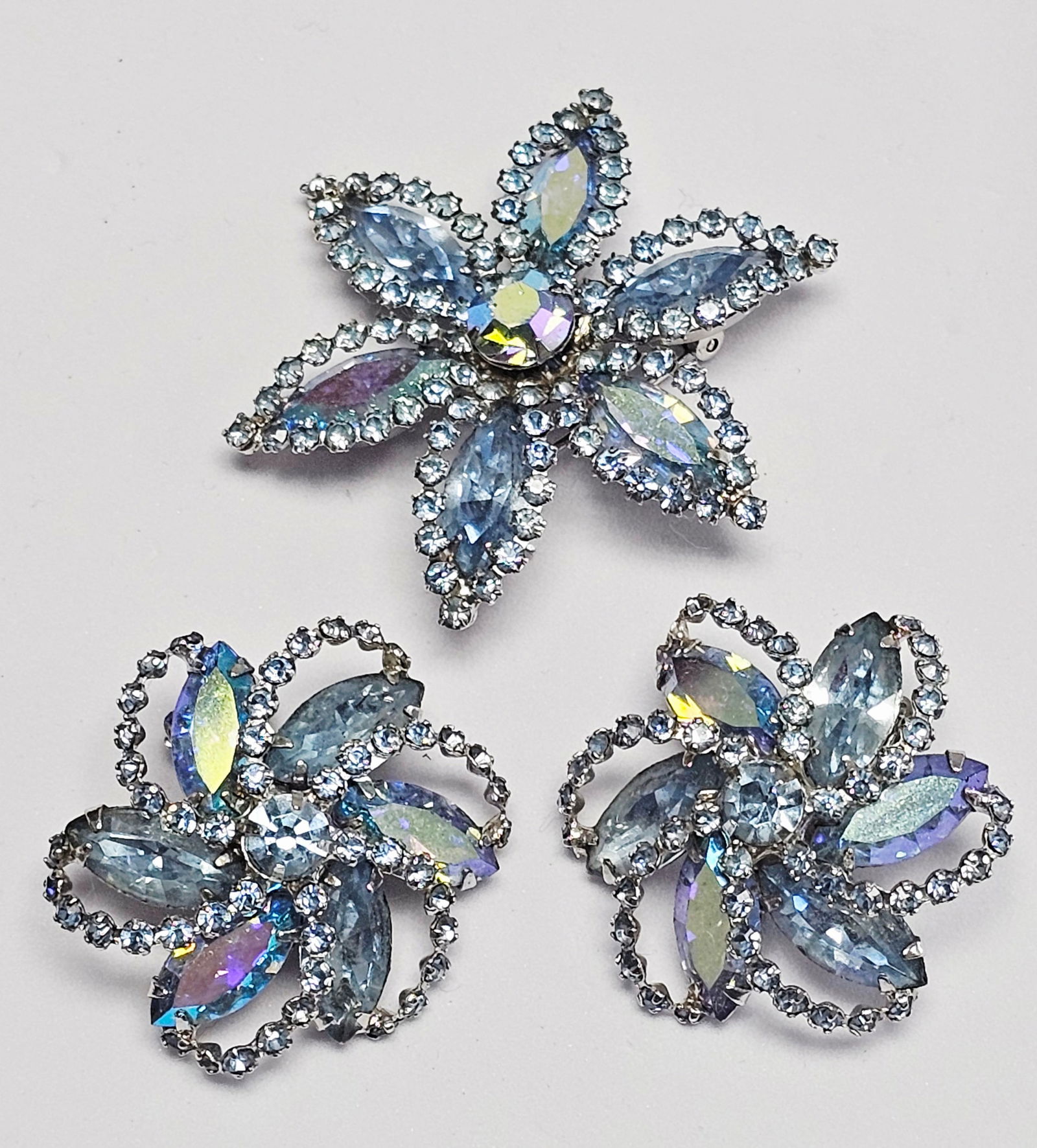 Weiss 1950s Light Sapphire Blue Rhinestone Jewelry (1 of 6)
