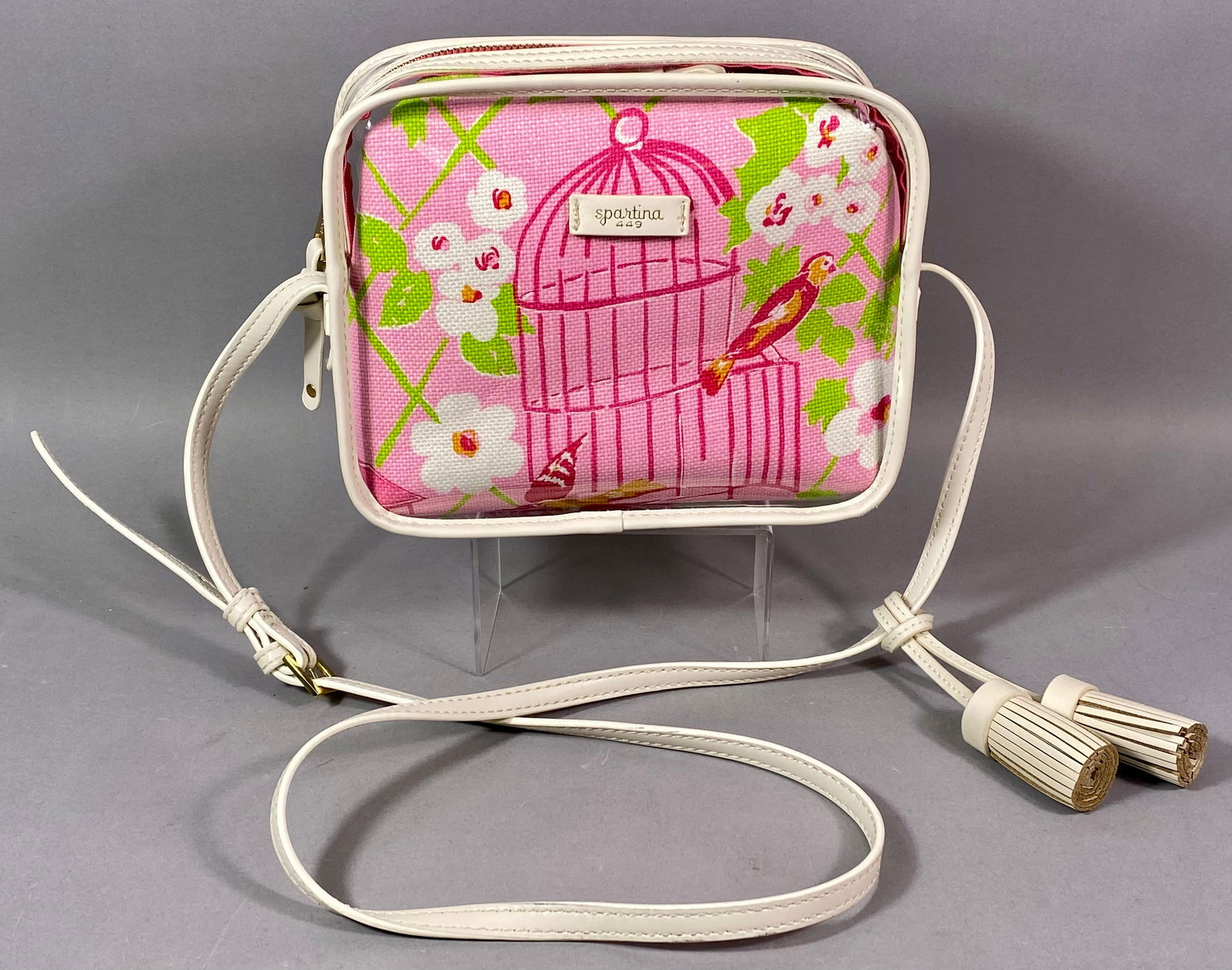Spartina 449 Clarissa Stadium Clear Crossbody Handbag Set: A Spartina 449 Clarissa Stadium clear crossbody handbag set featuring a transparent plastic outer shell and a removable patterned inner pouch. The outer bag is constructed with white genuine leather t