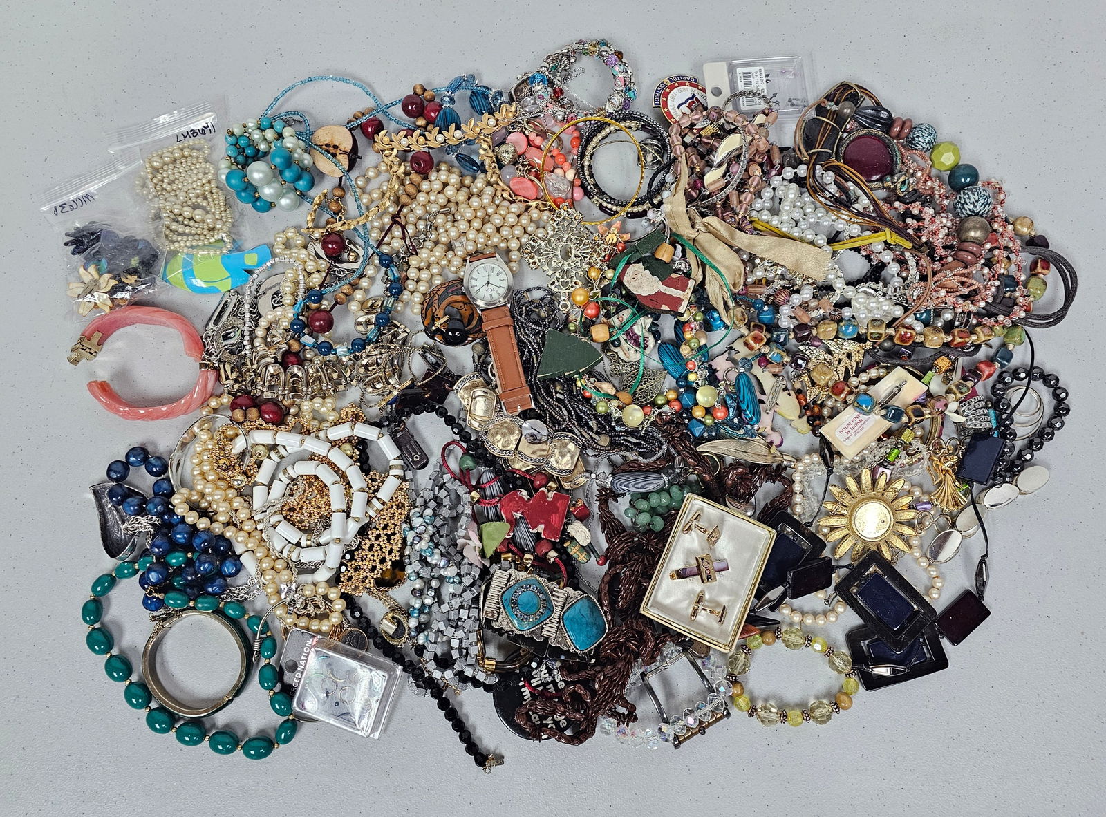 Mystery Jewelry Grab Bag Lot #1 What Will You Find???: Lot weighs 6lb 3oz Contents not inspected.