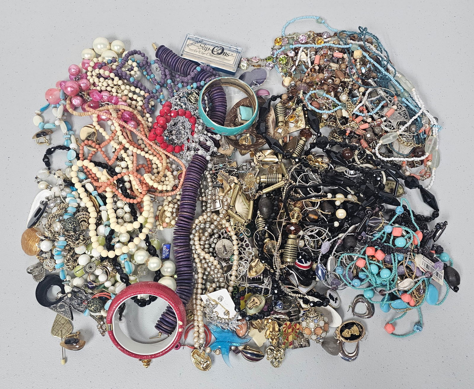 Mystery Jewelry Grab Bag Lot #6 What Will You Find???: Lot weighs 6lb 5oz Contents not inspected.