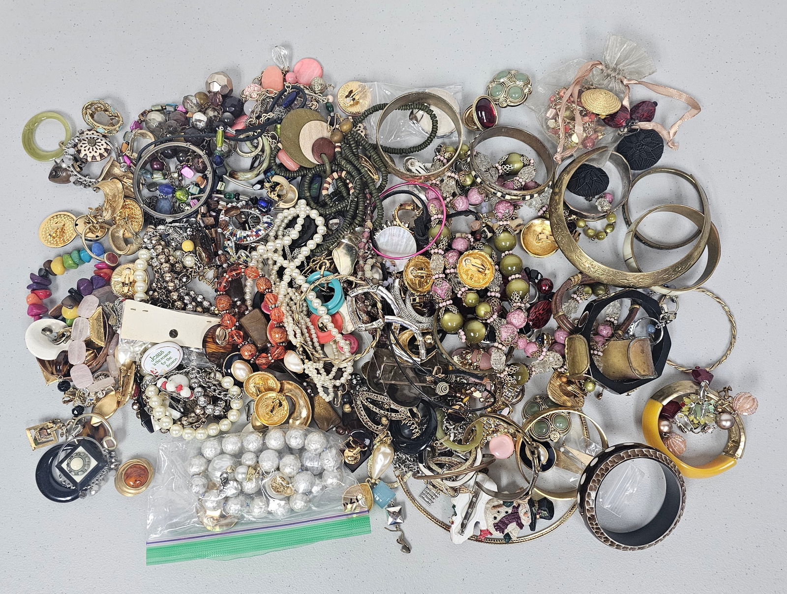 Mystery Jewelry Grab Bag Lot #8 What Will You Find???: Lot weighs 6lb 5oz Contents not inspected.