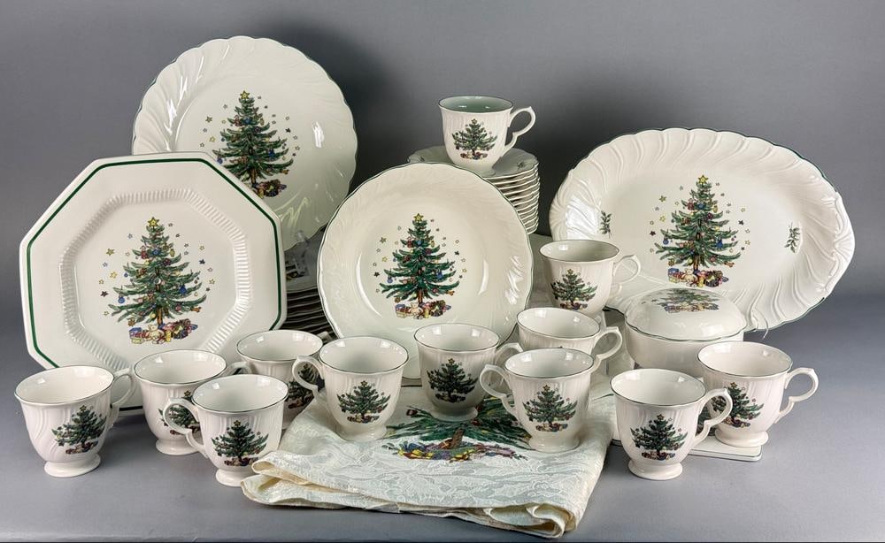 A Collection of Nikko Happy Holidays Ceramic Tableware and a Spode Tablecloth (1 of 13)
