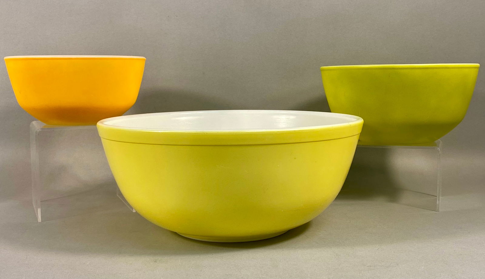 A Collection of Pyrex and Fire-King Milk Glass Mixing Bowls (1 of 6)