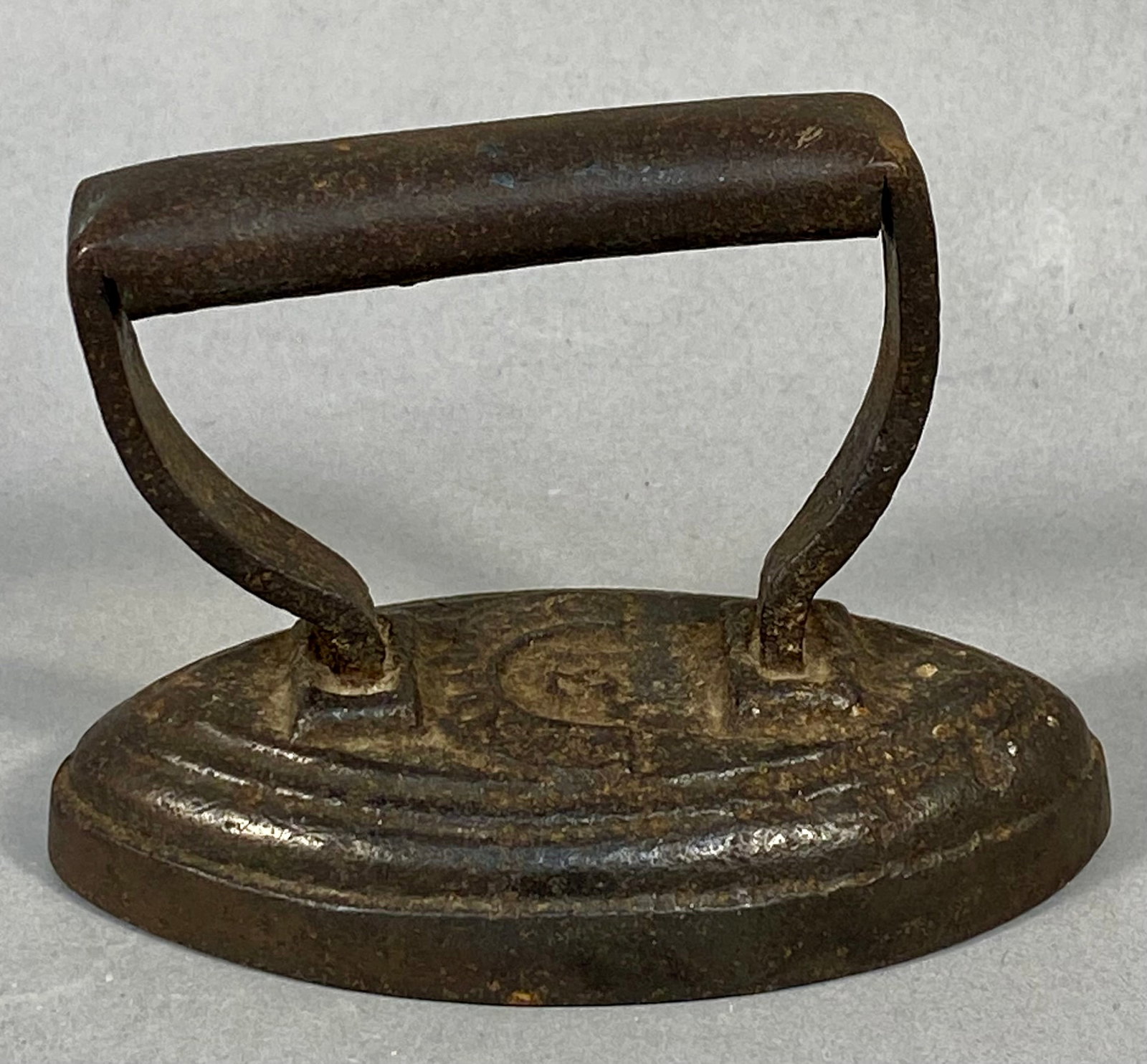 Antique Dover No. 3 Miniature Cast Iron Sad Iron (1 of 4)