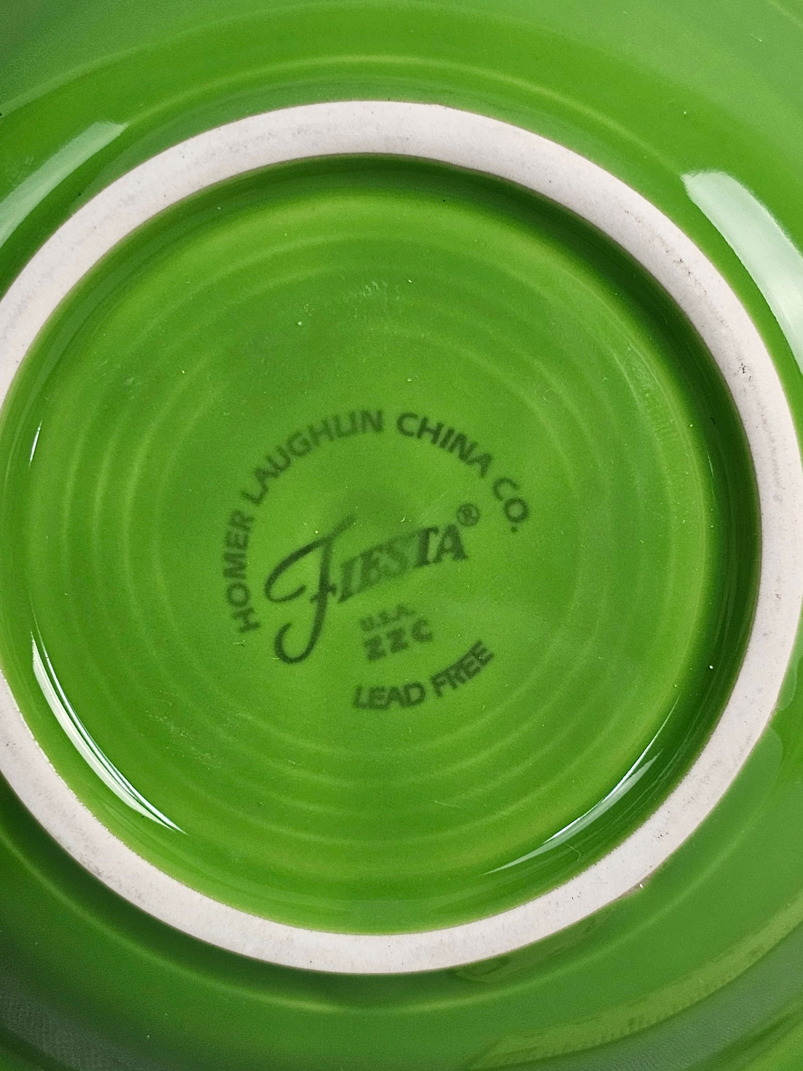 A Set of 6 Homer Laughlin Fiesta Green Ceramic Bowls: A set of glazed ceramic bowls produced by the Homer Laughlin China Company for the Fiesta line in the Shamrock green colorway. Each circular bowl features the signature concentric ring detailing aroun