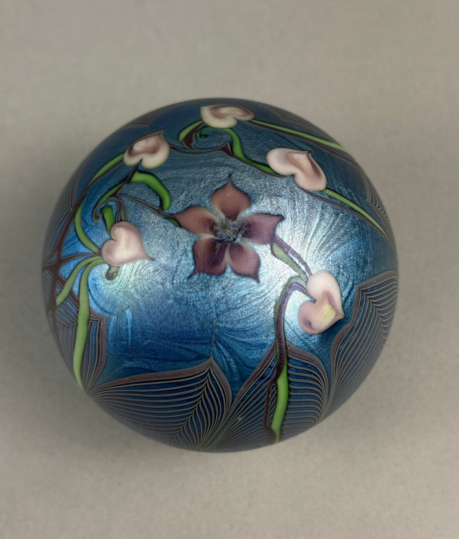 Orient & Flume Iridescent Blue Art Glass Pulled Feather and Floral Paperweight, 1978 (1 of 5)