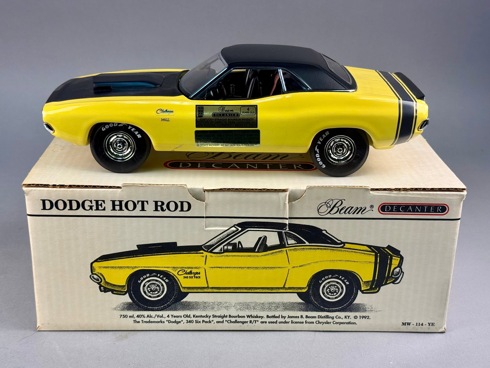 Jim Beam 1970 Dodge Hot Rod Challenger Ceramic Decanter (1 of 11)
