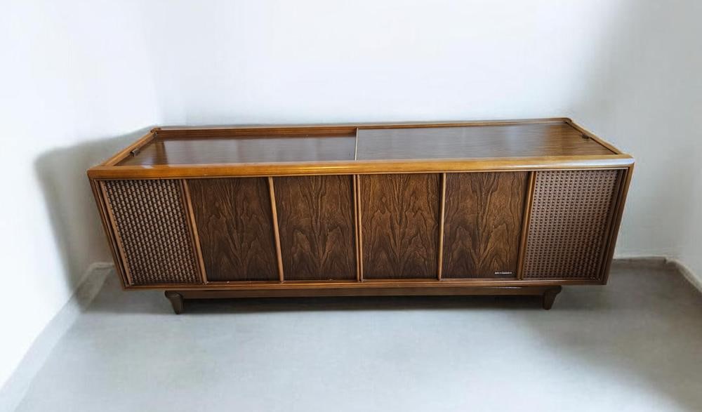 Mid-Century Modern Magnavox Astro-Sonic Stereo Console (1 of 20)