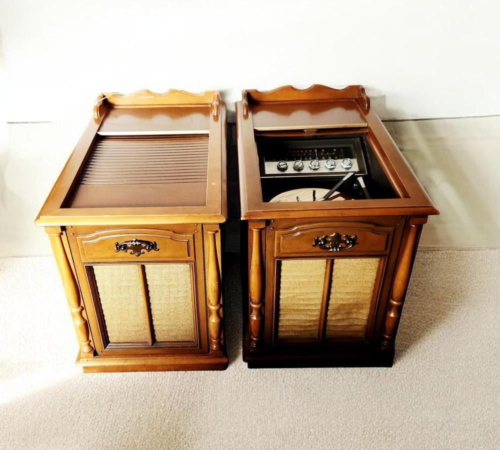 Magnavox Traditional Style Console Stereo Units Models P3432 & S8742 (1 of 11)