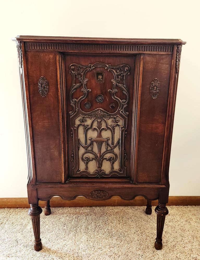 American Bosch Model 58 Gothic Revival Wood Radio Console (1 of 19)