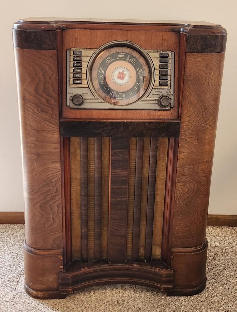 Crosley Model 811 Art Deco Style Floor Console Radio (1 of 20)