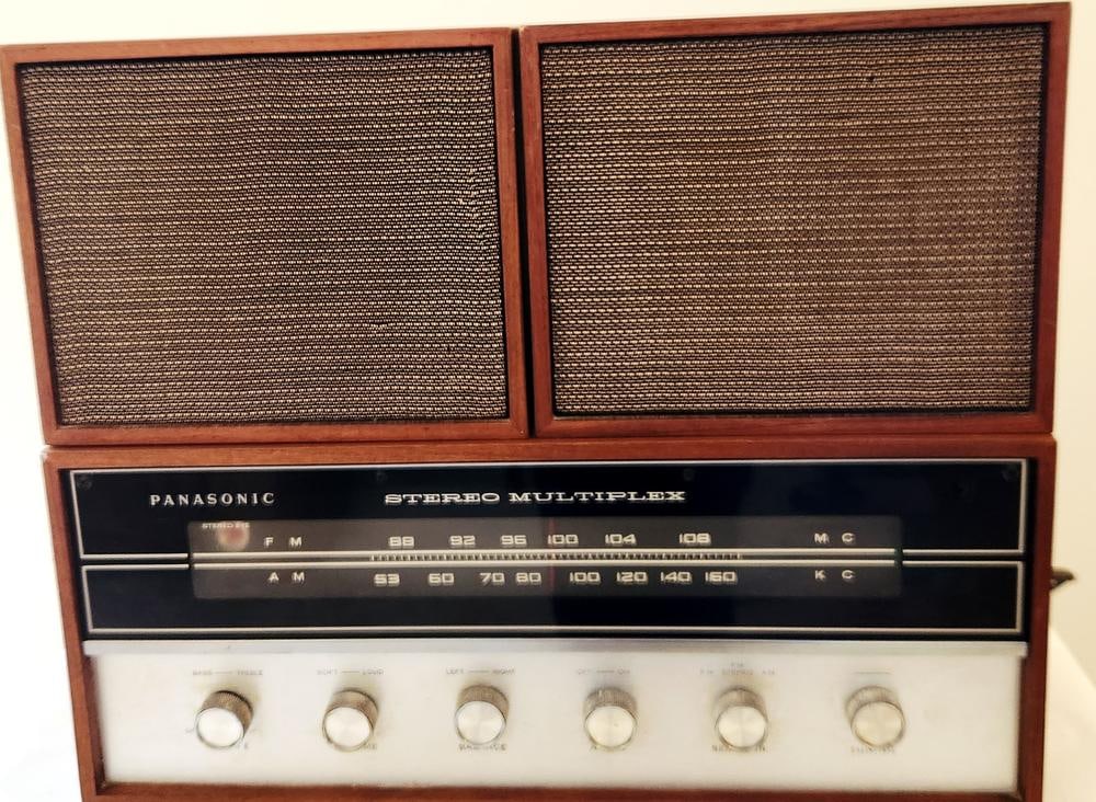 Panasonic RE-777A FM-AM Stereo Receiver and Matching RE-777 Speaker System (1 of 15)
