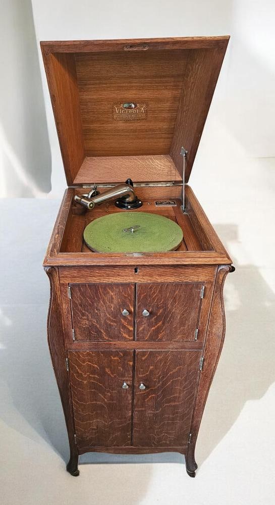 Victor Victrola VV-XI Oak Floor Model Phonograph 790678 (1 of 13)