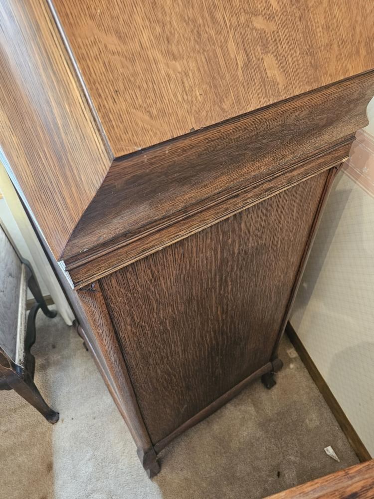 A Mandel Floor-Standing Phonograph - 10