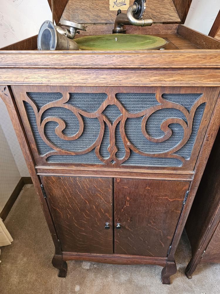 A Mandel Floor-Standing Phonograph - 6