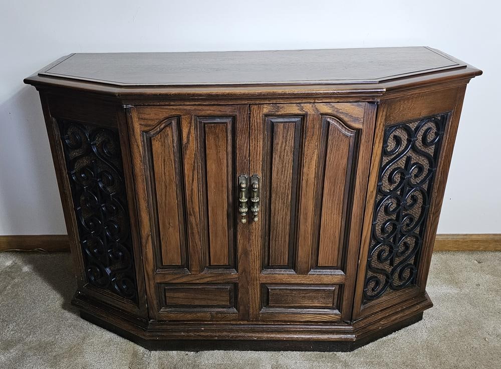 Mid-Century Sears Silvertone Stereo Radio Phonograph Console Model 8070 (1 of 15)