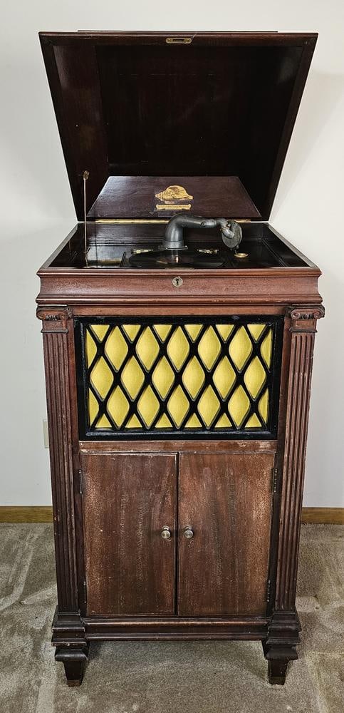 A Shell-o-Phone Floor-Standing Talking Machine Phonograph (1 of 13)
