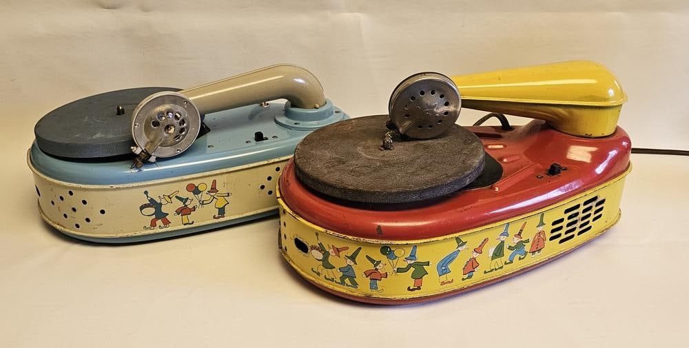 Two Vintage Tin Lithographed Electric Toy Phonographs by Lindstrom and Spear Products (1 of 15)