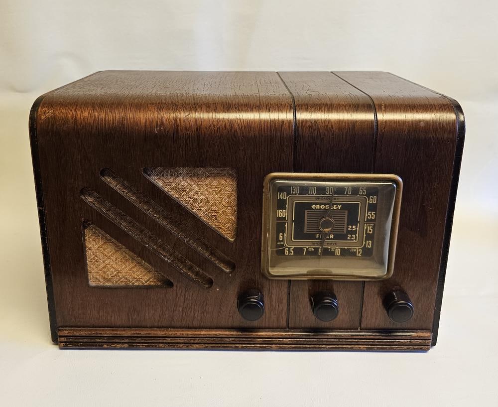 Crosley Fiver Model 20-AP Tabletop Tube Radio (1 of 12)