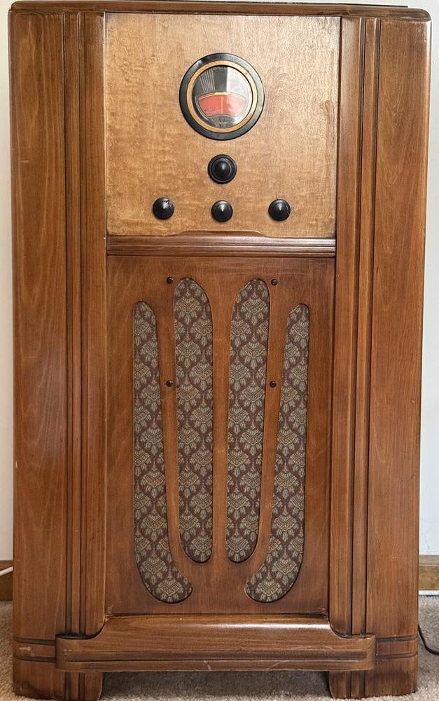 Philco Model 37-61F Art Deco Console Radio, circa 1937 (1 of 6)