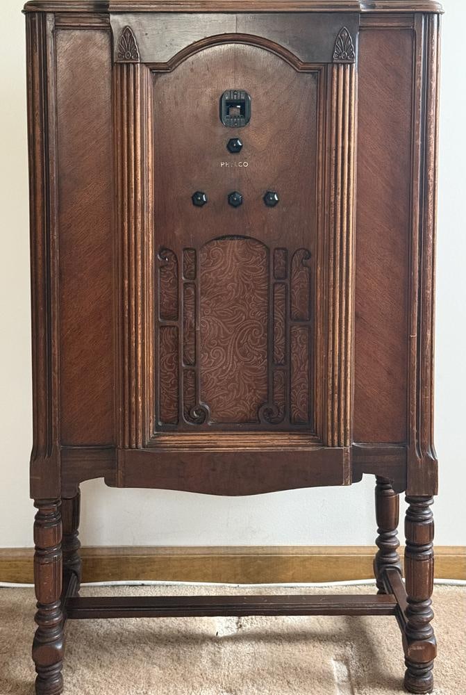 Philco Model 60 or 505 Console Radio, circa 1933 (1 of 8)