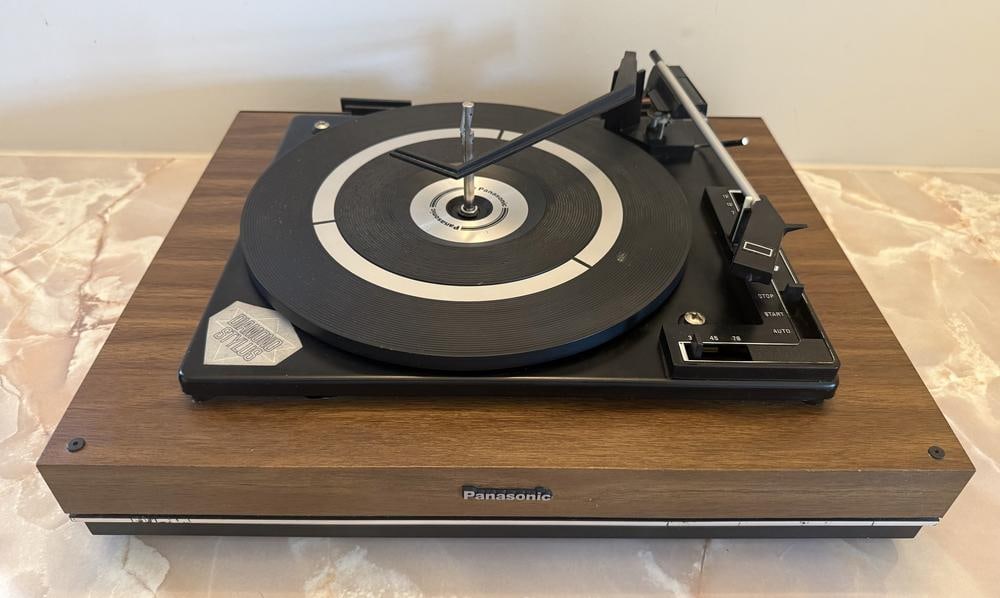 Panasonic Model RD-7503 Automatic Turntable (1 of 5)