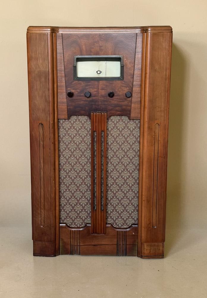 Montgomery Ward Airline Model 62-701 Console Radio (1 of 9)