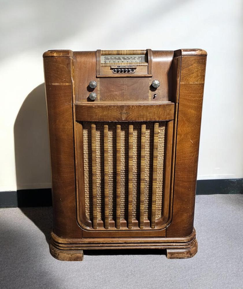Vintage Philco Floor Console Radio: Measures 39 x 18 x 28 inches The item shows significant signs of age and wear consistent with long term use and storage. There is extensive peeling and loss to the wood veneer on the top and side pan
