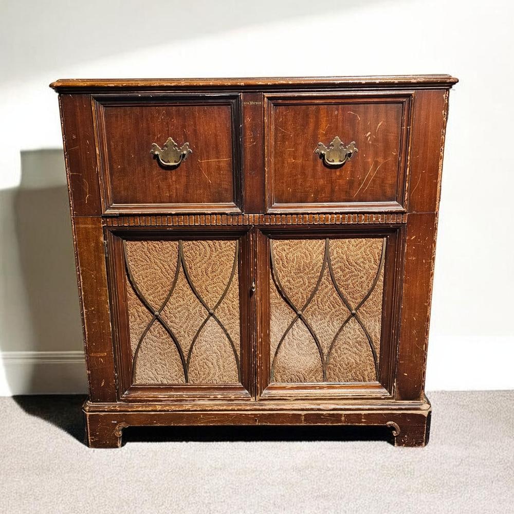 RCA Victor Radio and Phonograph Console Model RC-610C (1 of 13)