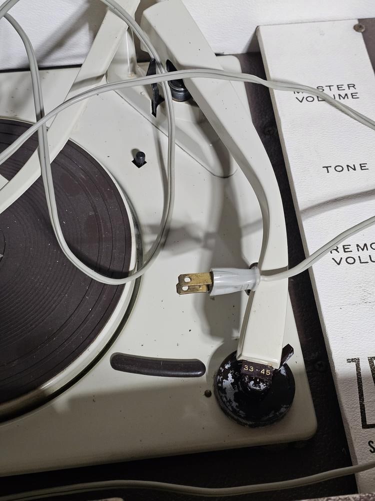 Zenith Stereophonic Table Record Player - 10