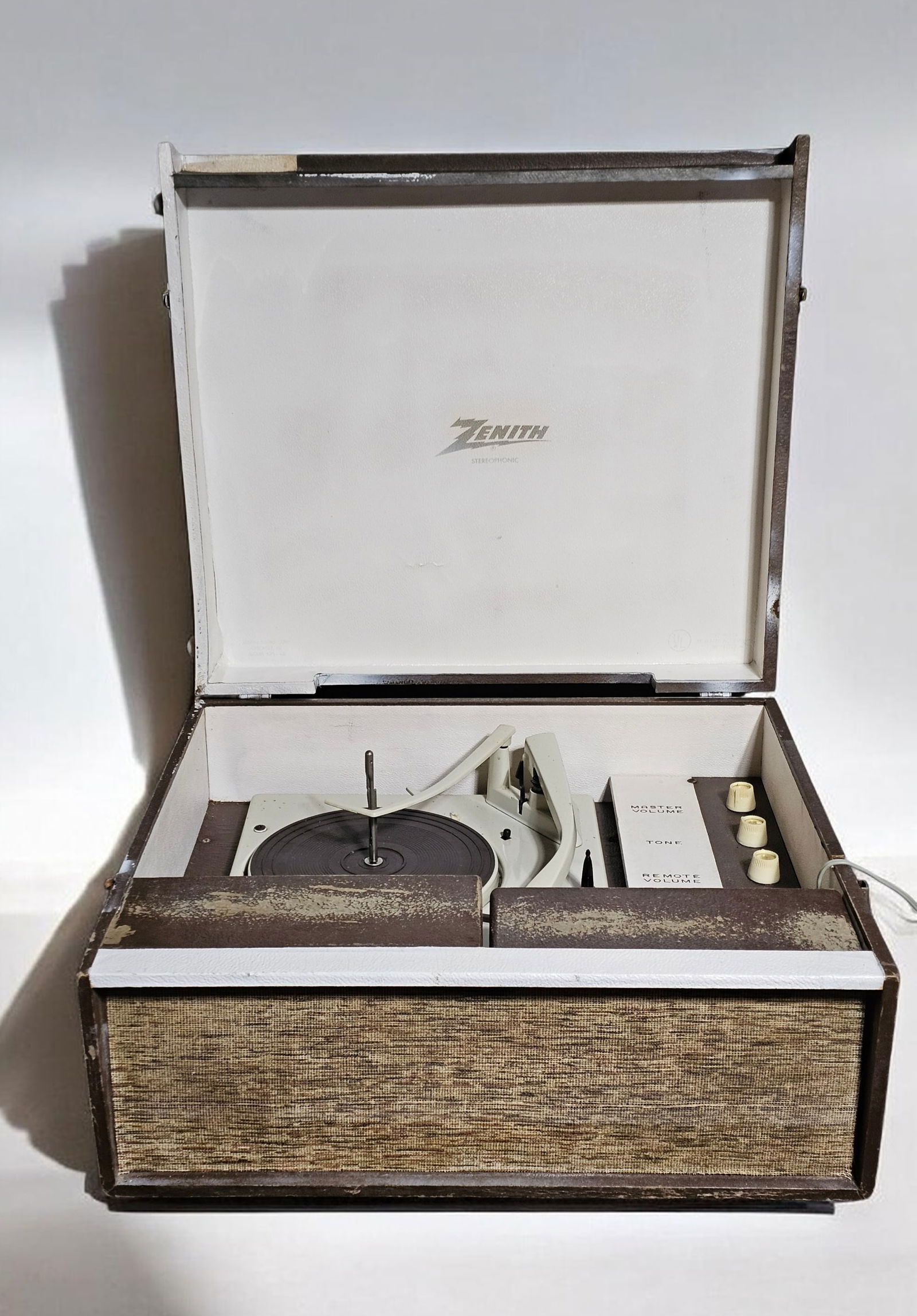 Zenith Stereophonic Table Record Player - 11