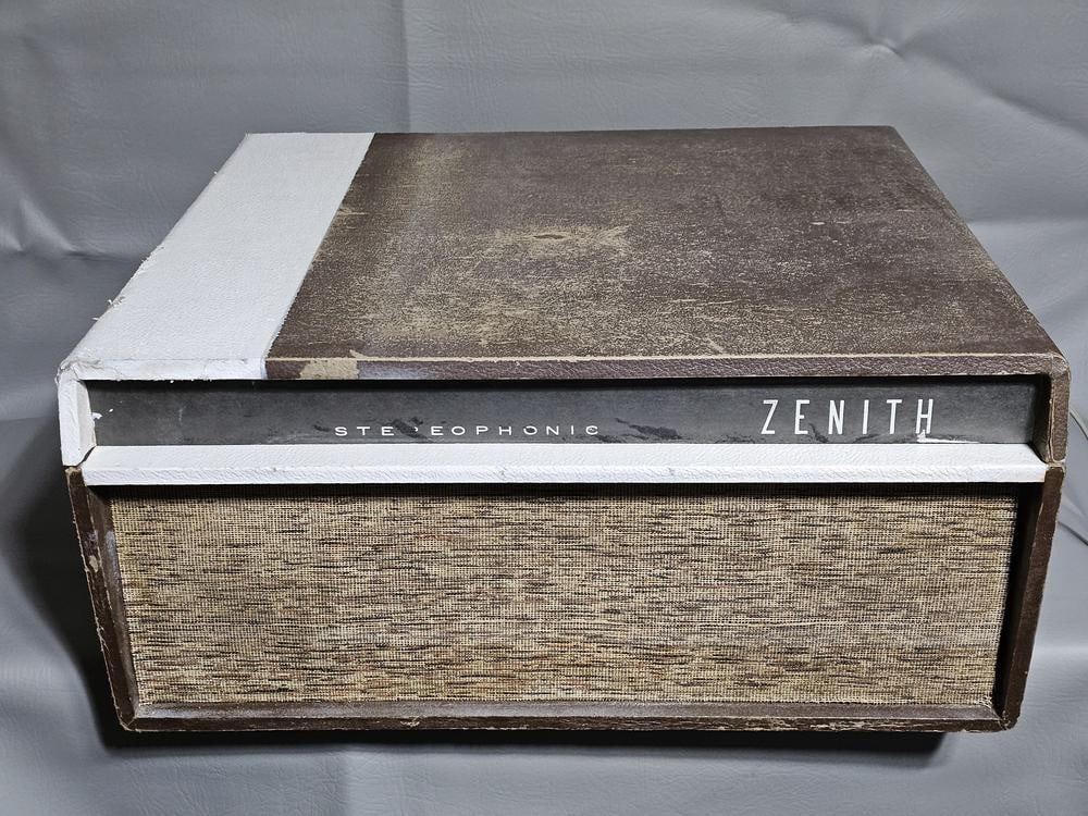 Zenith Stereophonic Table Record Player - 8