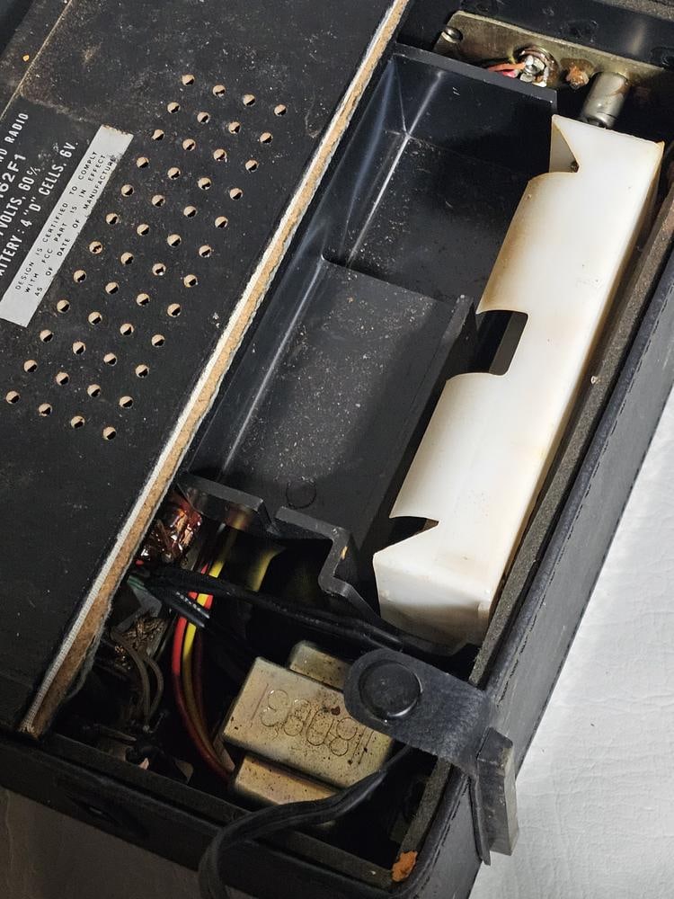 Aircastle Model 162F1 Solid State 8-Band Receiver - 10