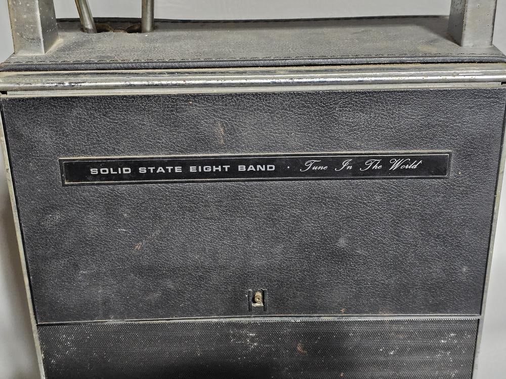 Aircastle Model 162F1 Solid State 8-Band Receiver - 4