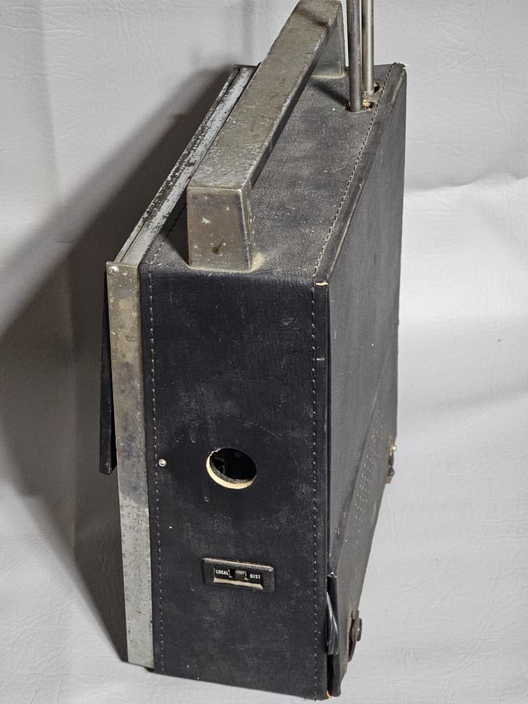 Aircastle Model 162F1 Solid State 8-Band Receiver - 8