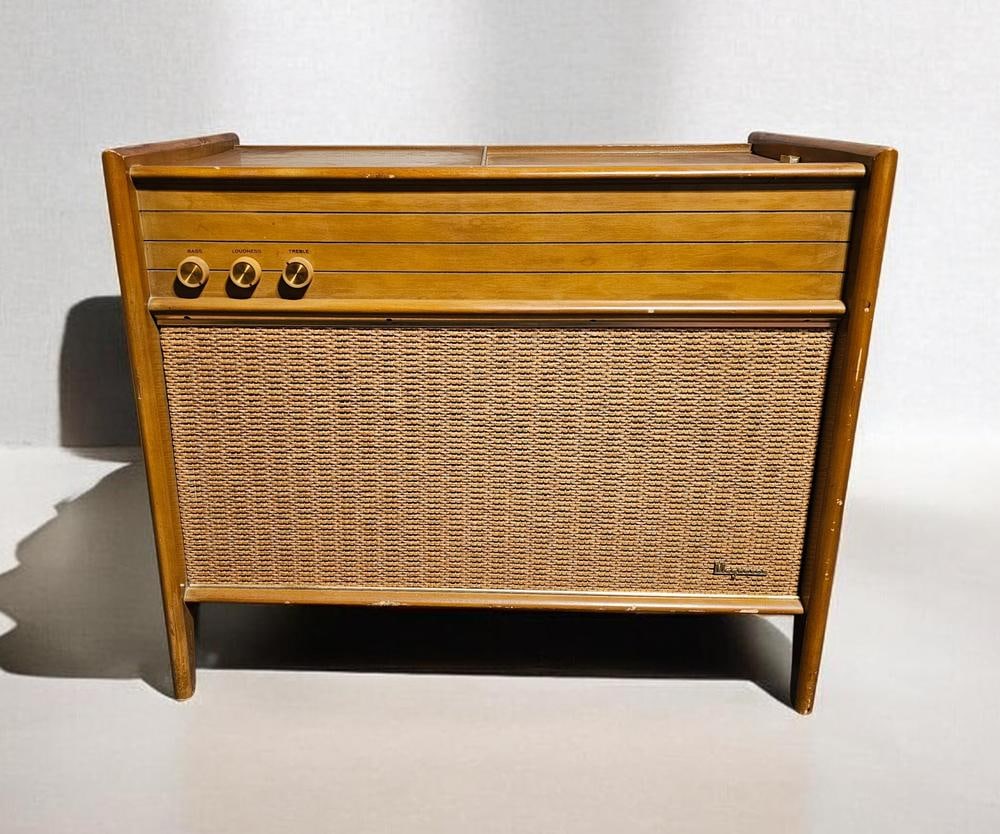 Magnavox Mid-Century Modern Stereophonic High Fidelity Console Record Player (1 of 17)