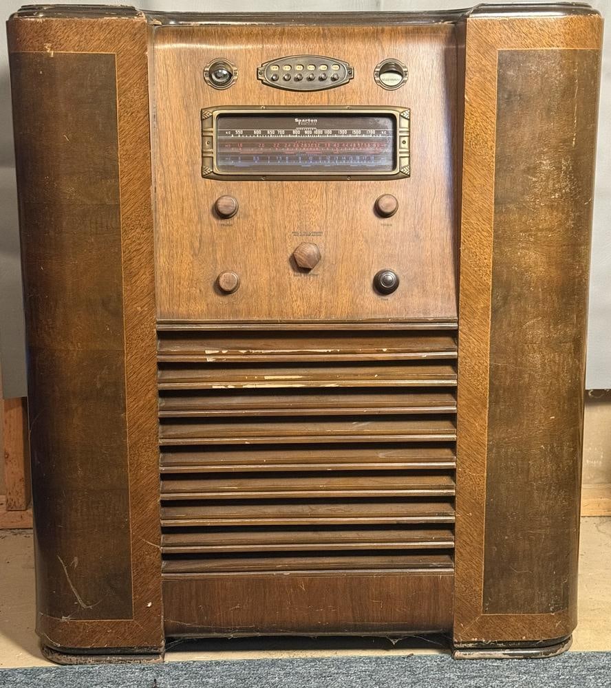 Sparton Model 1160 Art Deco Console Radio (1 of 10)
