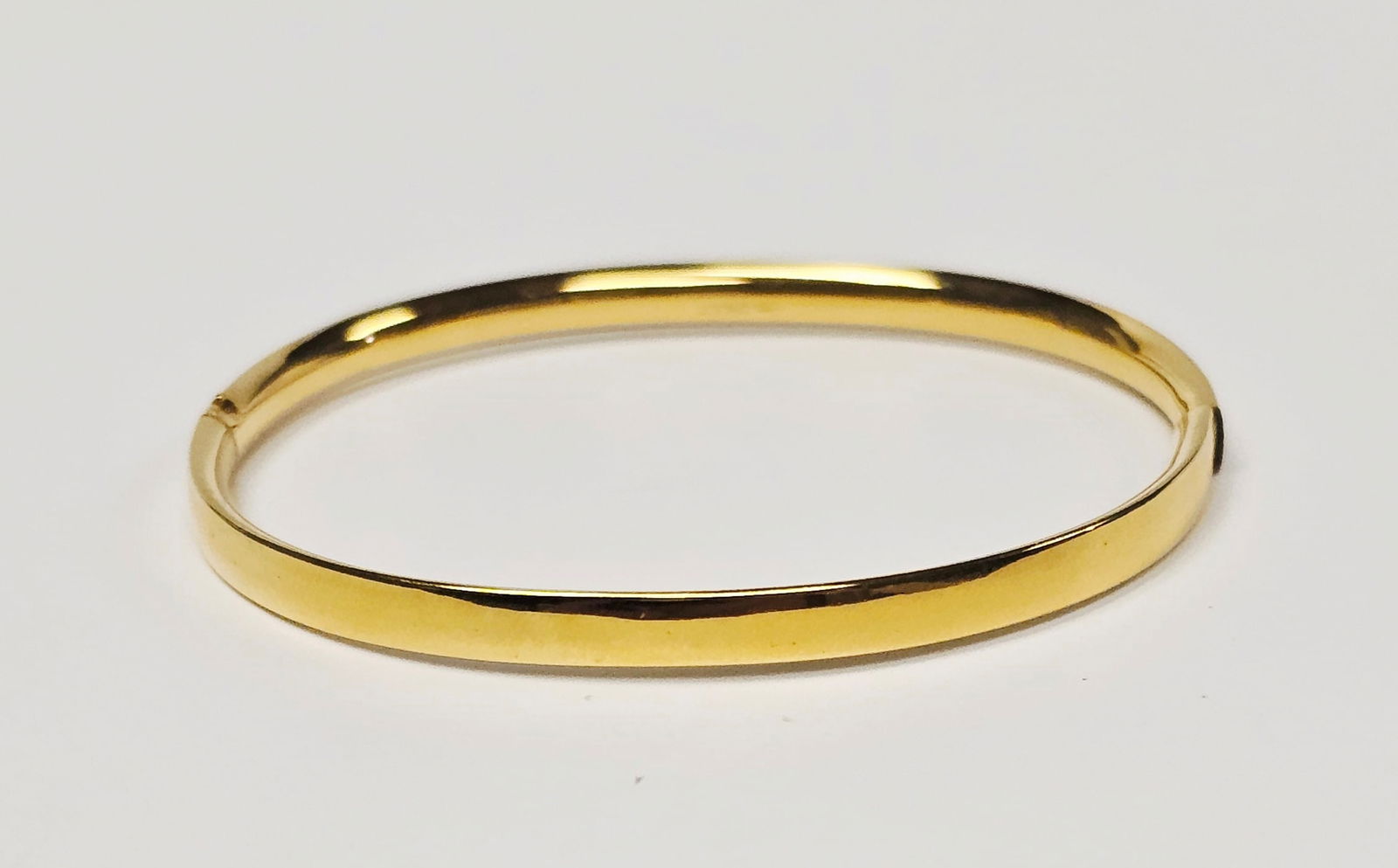 A 12K Gold-Filled Hinged Bangle Bracelet 3.1 Grams (1 of 9)