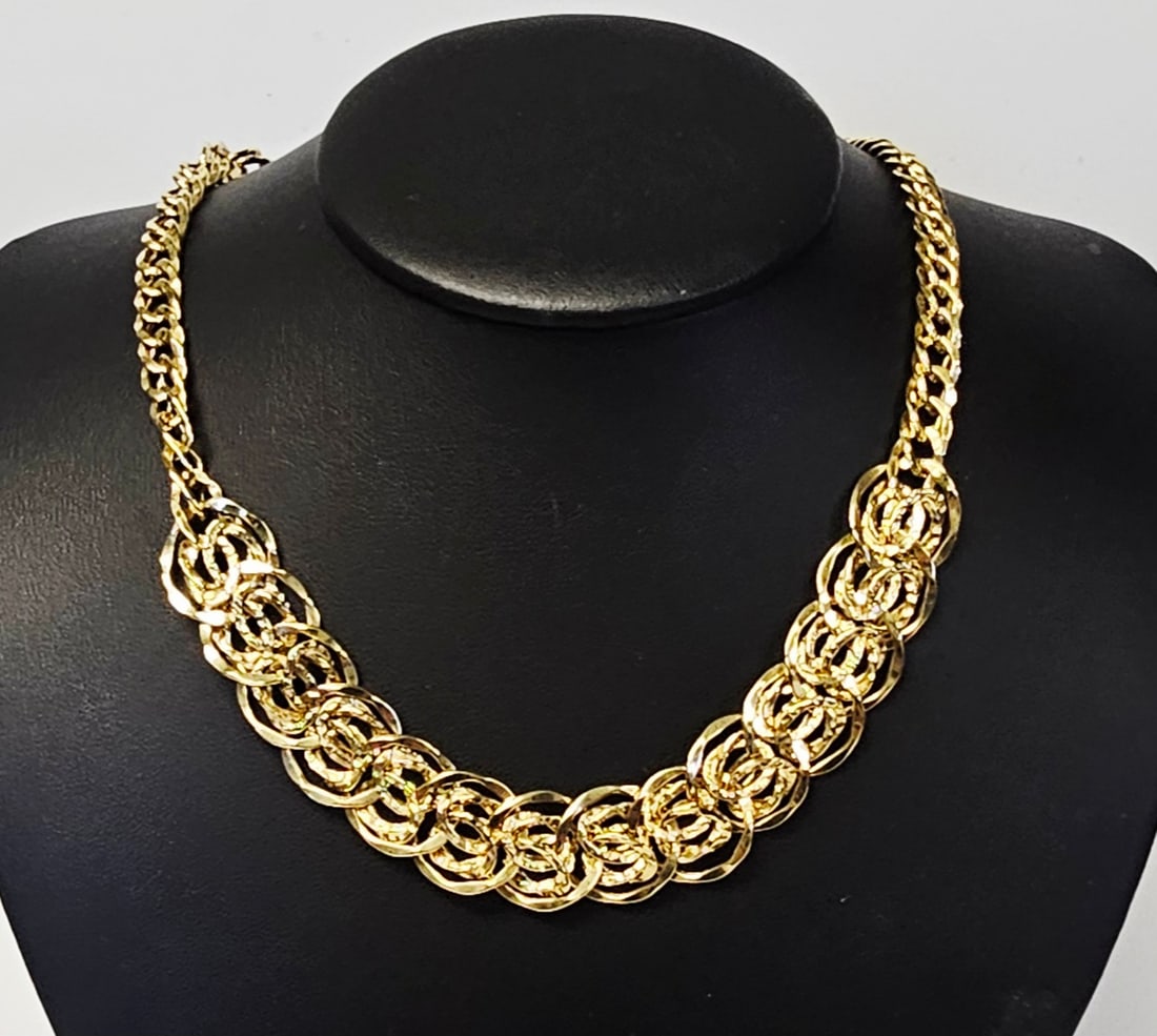 14K Gold Graduated Link Necklace 16.0 Grams: An Italian 14K yellow gold necklace featuring a graduated central section composed of interlocking circular loops. The loops are finished with alternating textured and polished surfaces. This